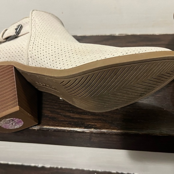 Boots - Picture 5 of 5